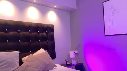 Snapshot of valen_scott_ chatting on 09/20/25, 02:29 Valen Scott online show from 09/20/25, 02:29