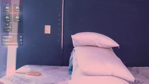 IG-valen mendoza99  twitter valenthompson99 online show from 12/11/24, 07:09