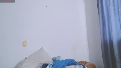 IG-valen mendoza99  twitter valenthompson99 online show from 11/27/25, 09:06