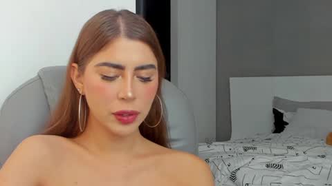 Snapshot of valenjonex chatting on 03/11/25, 07:36 Angela online show from 03/11/25, 07:36