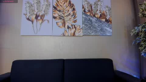 Snapshot of valenmilan chatting on 04/21/26, 04:52 valentina milan online show from 04/21/26, 04:52