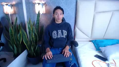 Valenor online show from 10/25/25, 05:04