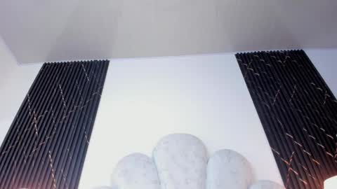 Valen online show from 04/25/26, 01:41