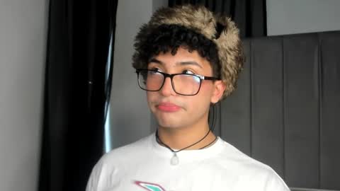 Valentin0 online show from 10/26/25, 07:53