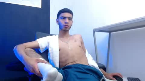 Snapshot of valentin_lux chatting on 03/09/26, 03:32 VALENTIN online show from 03/09/26, 03:32