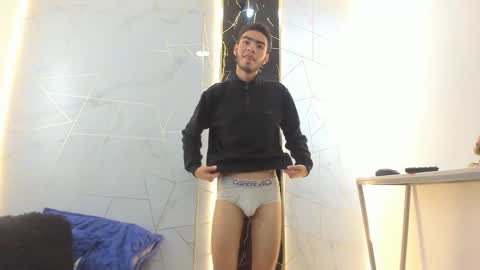 Snapshot of valentin_lux chatting on 03/21/26, 04:06 VALENTIN online show from 03/21/26, 04:06