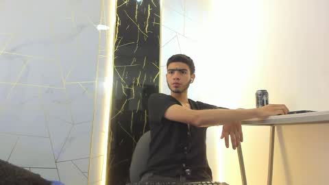 Snapshot of valentin_lux chatting on 03/23/26, 03:32 VALENTIN online show from 03/23/26, 03:32