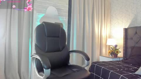 Snapshot of valentina__desire chatting on 11/15/25, 12:34 Valen online show from 11/15/25, 12:34