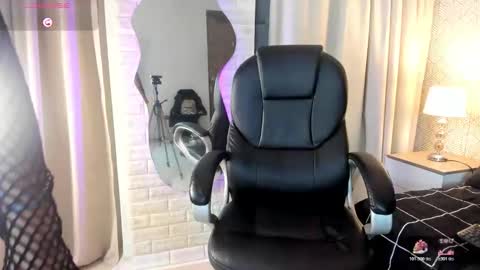 Snapshot of valentina__desire chatting on 12/03/25, 12:03 Valen online show from 12/03/25, 12:03