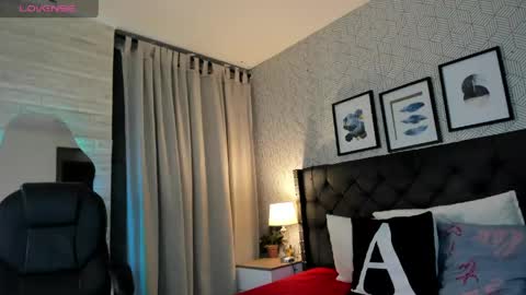 Snapshot of valentina__desire chatting on 04/23/26, 11:42 Valen online show from 04/23/26, 11:42