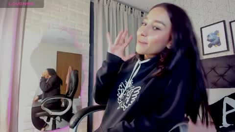Snapshot of valentina__desire chatting on 04/27/26, 12:03 Valen online show from 04/27/26, 12:03