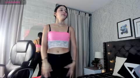 Snapshot of valentina__desire chatting on 04/28/26, 11:48 Valen online show from 04/28/26, 11:48