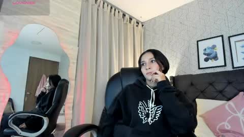 Snapshot of valentina__desire chatting on 05/07/26, 11:48 Valen online show from 05/07/26, 11:48