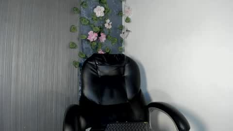 Valentina  Dolls online show from 04/15/26, 10:43