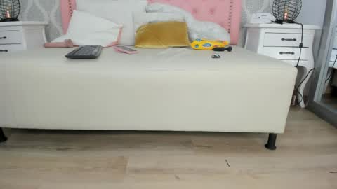 Snapshot of valentina_angel_1 chatting on 04/05/26, 04:04 Valentina online show from 04/05/26, 04:04