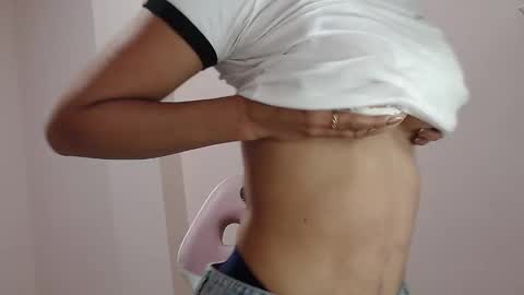 Snapshot of valentina_camposs chatting on 09/12/25, 04:51 valen online show from 09/12/25, 04:51