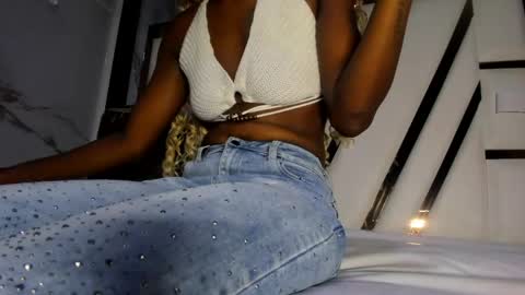 Snapshot of valentina_eboni chatting on 06/07/26, 01:32 Sharon online show from 06/07/26, 01:32