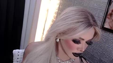 Amanda online show from 11/12/25, 04:35