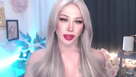 Snapshot of valentina_goddess_tsxxx chatting on 04/10/26, 06:45 Amanda online show from 04/10/26, 06:45