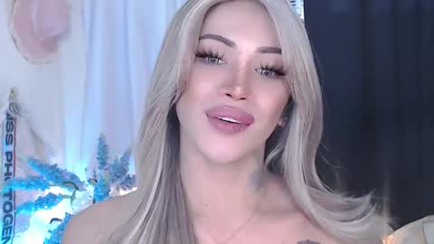 Snapshot of valentina_goddess_tsxxx chatting on 04/15/26, 07:15 Amanda online show from 04/15/26, 07:15