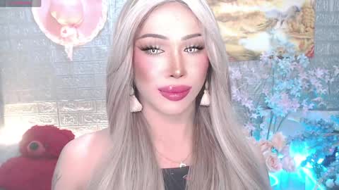 Snapshot of valentina_goddess_tsxxx chatting on 04/23/26, 12:29 Amanda online show from 04/23/26, 12:29