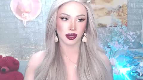 Snapshot of valentina_goddess_tsxxx chatting on 04/24/26, 03:42 Amanda online show from 04/24/26, 03:42