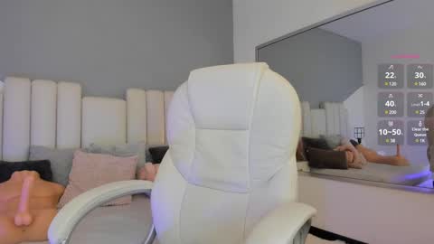 Snapshot of valentina_m17 chatting on 12/11/24, 04:28 VALENTINA online show from 12/11/24, 04:28