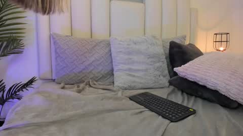 Snapshot of valentina_m17 chatting on 01/08/25, 01:32 VALENTINA online show from 01/08/25, 01:32