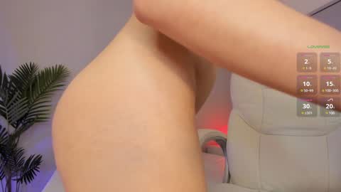 Snapshot of valentina_m17 chatting on 02/09/25, 01:00 VALENTINA online show from 02/09/25, 01:00