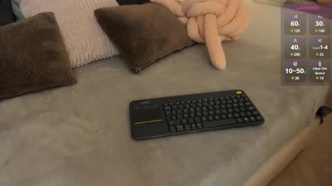 Snapshot of valentina_m17 chatting on 03/05/25, 10:32 VALENTINA online show from 03/05/25, 10:32