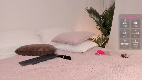 Snapshot of valentina_m17 chatting on 11/30/25, 12:25 VALENTINA online show from 11/30/25, 12:25