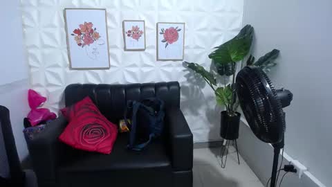 Valentina  online show from 02/17/25, 11:09