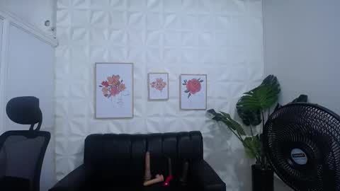 Valentina  online show from 02/25/25, 11:00