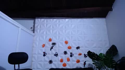 Valentina  online show from 10/11/25, 09:46