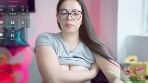 Snapshot of valentina_nappi96 chatting on 12/15/25, 06:34 VALE online show from 12/15/25, 06:34