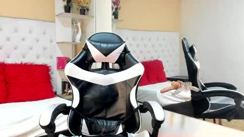 valentina_santillana online show from 10/28/25, 02:59