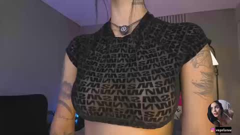 Snapshot of valentina_vegaa chatting on 03/21/26, 03:26 Val online show from 03/21/26, 03:26