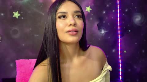 valentinarojass_ online show from 05/25/26, 06:36