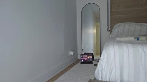Snapshot of valentinaroseox chatting on 04/27/26, 01:58 Valxoxo31 online show from 04/27/26, 01:58