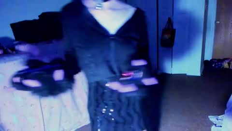 Snapshot of valentinas_dream chatting on 09/15/25, 12:32 Tina Bates online show from 09/15/25, 12:32