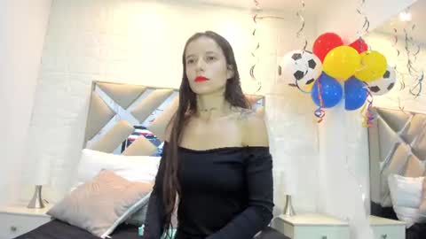 Snapshot of valentinasu_ chatting on 06/18/26, 11:58 VALENTINA online show from 06/18/26, 11:58