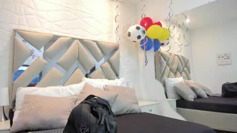 Snapshot of valentinasu_ chatting on 07/03/26, 11:49 VALENTINA online show from 07/03/26, 11:49