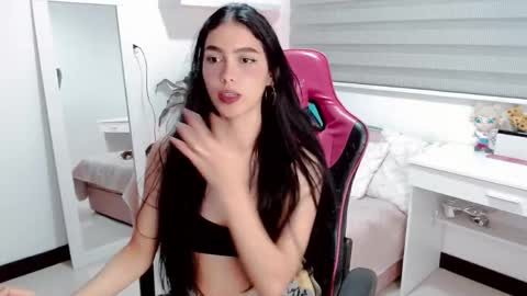 Snapshot of valentinasweet_ chatting on 05/03/26, 12:38 Valentina online show from 05/03/26, 12:38