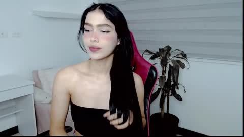 Snapshot of valentinasweet_ chatting on 05/13/26, 04:43 Valentina online show from 05/13/26, 04:43