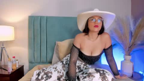 Valentina Vega online show from 06/04/26, 01:55