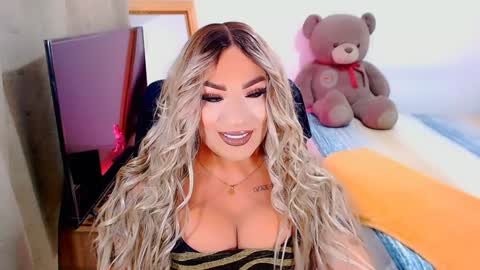 Snapshot of valentinaxqueen chatting on 12/15/24, 10:26    online show from 12/15/24, 10:26