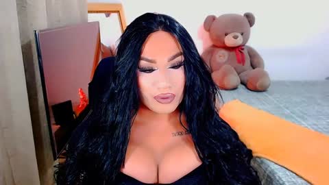 Snapshot of valentinaxqueen chatting on 12/17/24, 11:49    online show from 12/17/24, 11:49