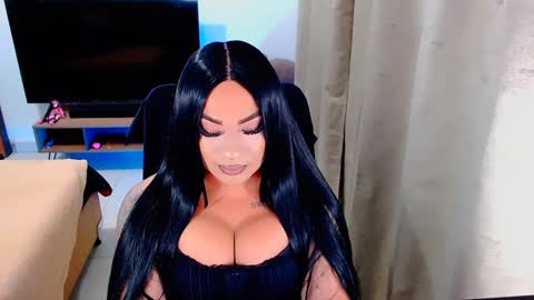 Snapshot of valentinaxqueen chatting on 12/19/24, 11:14    online show from 12/19/24, 11:14