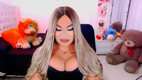 Snapshot of valentinaxqueen chatting on 12/27/24, 11:21    online show from 12/27/24, 11:21