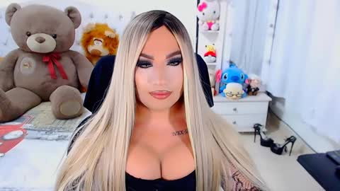 Snapshot of valentinaxqueen chatting on 01/16/25, 01:27    online show from 01/16/25, 01:27